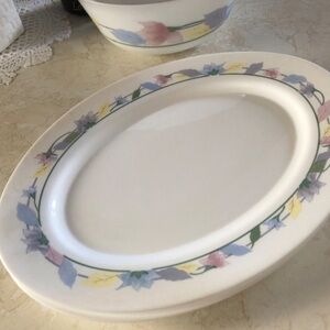 🟦SALE 5️⃣0️⃣% off🟦 
Milk Glass France Arcopal Flo Platter set of 2